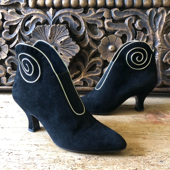 MAUD FRIZON Shoes - Vtg Maud Frizon Gold Swirl Black Suede Boots 36.5
